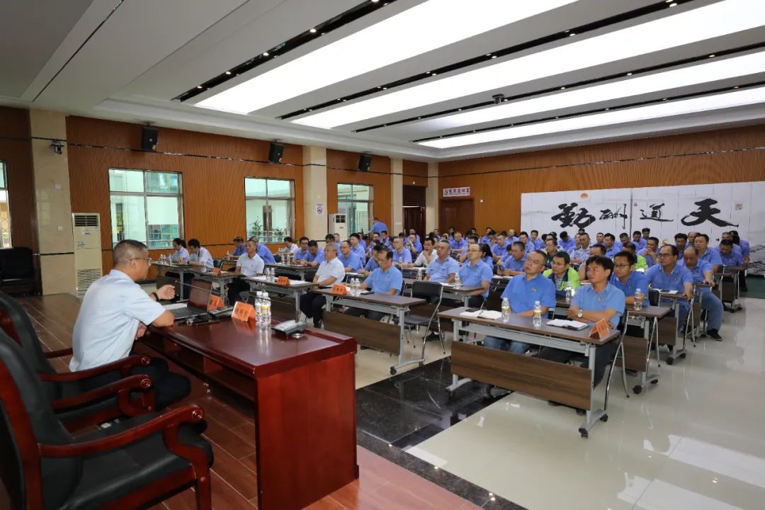 乐鱼网站党委书记刘明东讲授主题教育专题党课