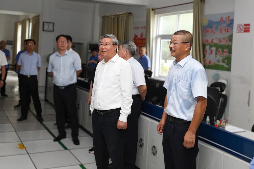 海南省政协主席李荣灿到乐鱼网站调研3_副本.jpg