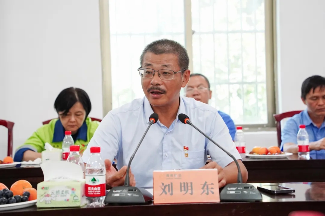 乐鱼网站召开“七一”座谈会2.jpg