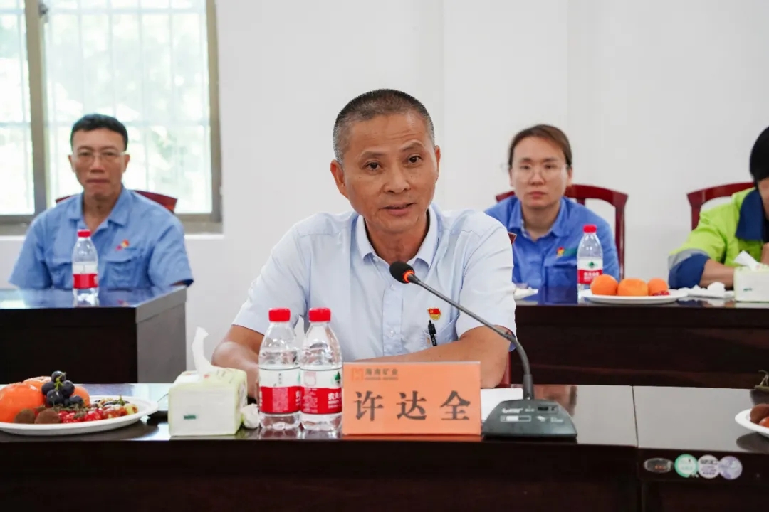 乐鱼网站召开“七一”座谈会3.jpg