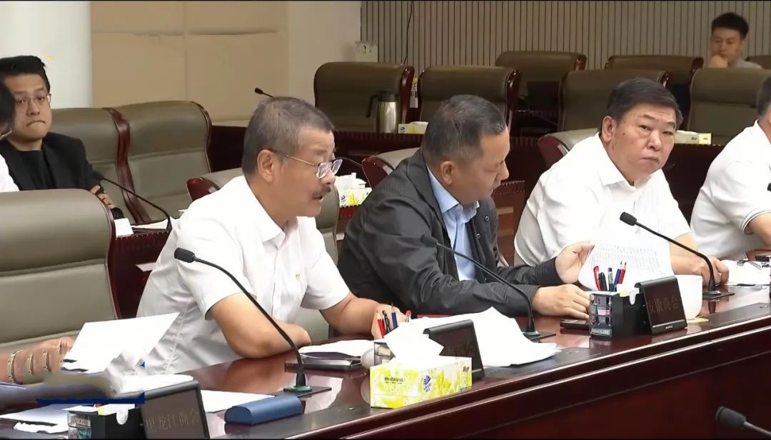 刘明东应邀参加海南省政府与商会座谈会